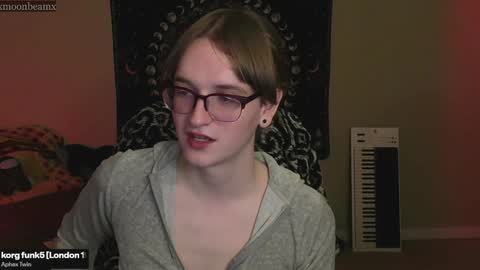 Snapshot of xmoonbeamx chatting on 02.04.25 Luna online show from 02.04.25