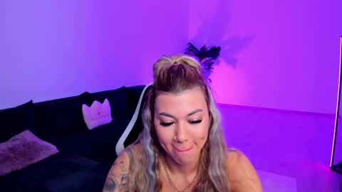 Snapshot of xpuka chatting on 03.14.26 xpuka online show from 03.14.26