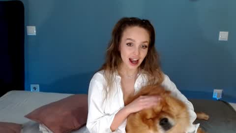 AnnaMaee online show from 01.09.25