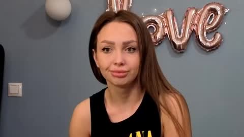 AnnaMaee online show from 02.16.25