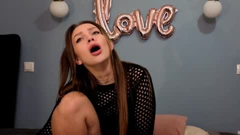 AnnaMaee online show from 02.17.25