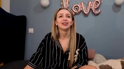 AnnaMaee online show from 03.03.25