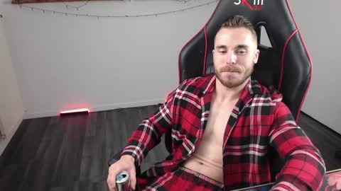 Snapshot of xtrakil chatting on 12.04.24 xtrakil online show from 12.04.24