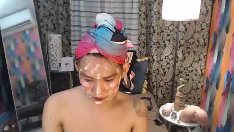 Snapshot of xtspetitehugecock chatting on 02.26.25 xtspetitehugecock online show from 02.26.25