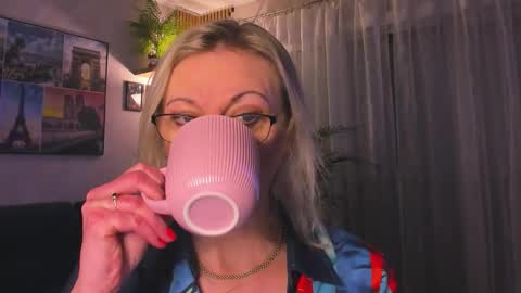 Snapshot of xvanessalove chatting on 02.10.26 Vanessa online show from 02.10.26