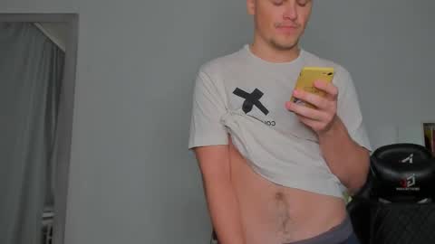 Snapshot of xx_raul_xx_ chatting on 11.19.25 raul online show from 11.19.25