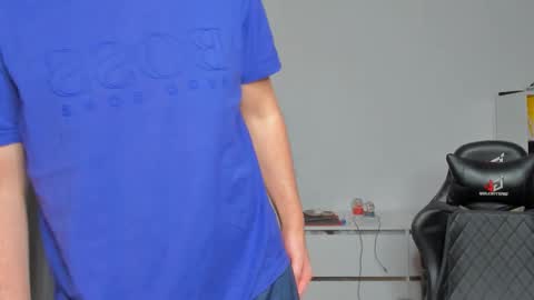 Snapshot of xx_raul_xx_ chatting on 12.03.25 raul online show from 12.03.25