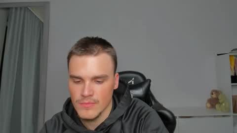 Snapshot of xx_raul_xx_ chatting on 12.03.25 raul online show from 12.03.25