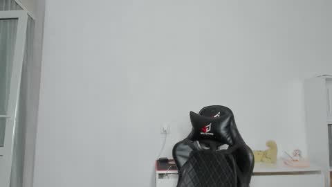 Snapshot of xx_raul_xx_ chatting on 12.17.25 raul online show from 12.17.25