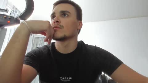 Snapshot of xx_raul_xx_ chatting on 12.22.25 raul online show from 12.22.25