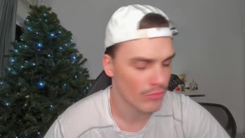 Snapshot of xx_raul_xx_ chatting on 01.05.26 raul online show from 01.05.26