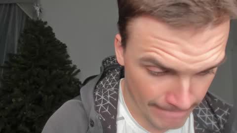 Snapshot of xx_raul_xx_ chatting on 01.08.26 raul online show from 01.08.26