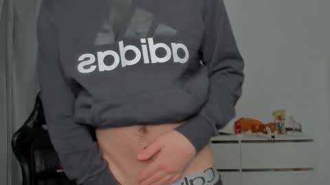 Snapshot of xx_raul_xx_ chatting on 02.02.26 raul online show from 02.02.26