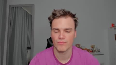 Snapshot of xx_raul_xx_ chatting on 02.09.26 raul online show from 02.09.26