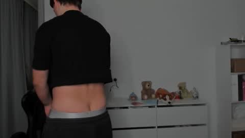 Snapshot of xx_raul_xx_ chatting on 02.12.26 raul online show from 02.12.26