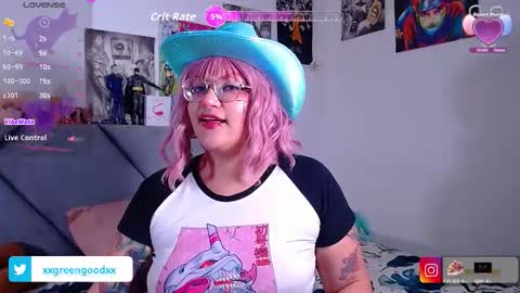 Snapshot of xxgreengoodxx chatting on 10.15.25 xxgreengoodxx online show from 10.15.25
