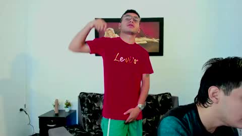 Snapshot of xxhoty0ung_boysxx chatting on 02.14.25 David and Mike online show from 02.14.25