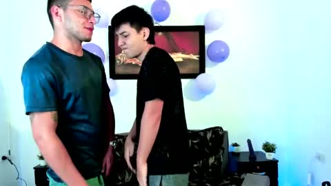 Snapshot of xxhoty0ung_boysxx chatting on 02.15.25 David and Mike online show from 02.15.25