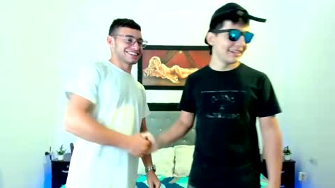 Snapshot of xxhoty0ung_boysxx chatting on 02.17.25 David and Mike online show from 02.17.25