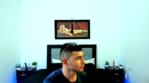 Snapshot of xxhoty0ung_boysxx chatting on 02.24.25 David and Mike online show from 02.24.25