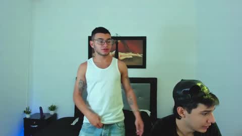 Snapshot of xxhoty0ung_boysxx chatting on 02.26.25 David and Mike online show from 02.26.25