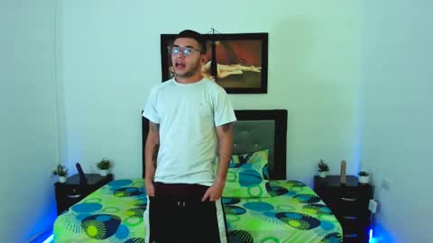 Snapshot of xxhoty0ung_boysxx chatting on 02.27.25 David and Mike online show from 02.27.25