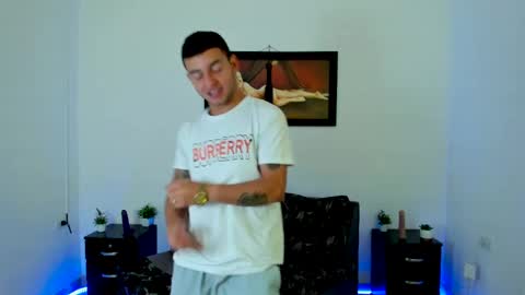 Snapshot of xxhoty0ung_boysxx chatting on 03.05.25 David and Mike online show from 03.05.25