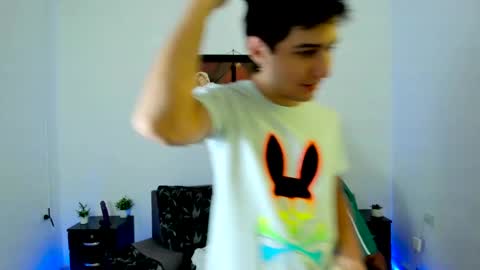 Snapshot of xxhoty0ung_boysxx chatting on 03.06.25 David and Mike online show from 03.06.25