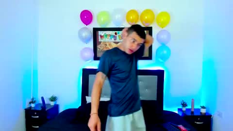 Snapshot of xxhoty0ung_boysxx chatting on 03.08.25 David and Mike online show from 03.08.25