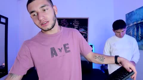 Snapshot of xxhoty0ung_boysxx chatting on 09.08.25 David and Mike online show from 09.08.25