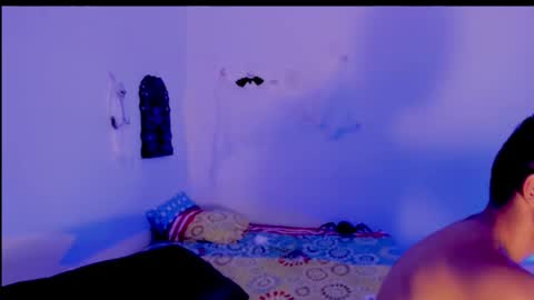 Snapshot of xxhoty0ung_boysxx chatting on 10.20.25 David and Mike online show from 10.20.25