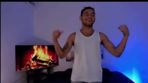 Snapshot of xxhoty0ung_boysxx chatting on 11.18.25 David and Mike online show from 11.18.25