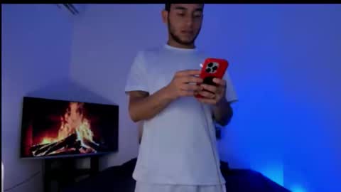 Snapshot of xxhoty0ung_boysxx chatting on 11.22.25 David and Mike online show from 11.22.25