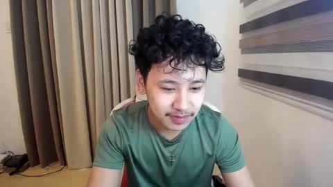 Snapshot of xxkelly0125xx chatting on 01.12.25 John online show from 01.12.25