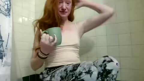 Snapshot of xxmariebliss chatting on 11.18.25 xxmariebliss online show from 11.18.25