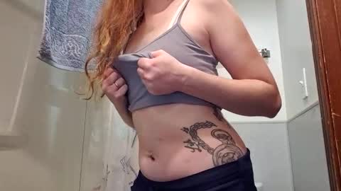 Snapshot of xxmariebliss chatting on 12.20.25 xxmariebliss online show from 12.20.25