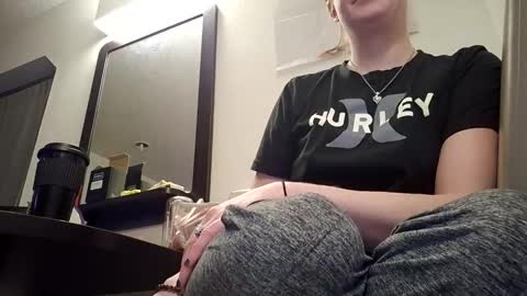 Snapshot of xxmariebliss chatting on 02.13.26 xxmariebliss online show from 02.13.26