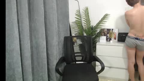 Snapshot of xxsebastian18 chatting on 02.10.25 seb online show from 02.10.25