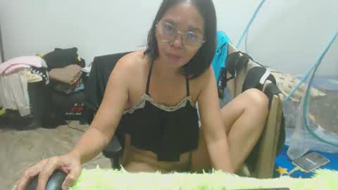 Snapshot of xxsexypinayxx chatting on 11.04.25 xxsexypinayxx online show from 11.04.25