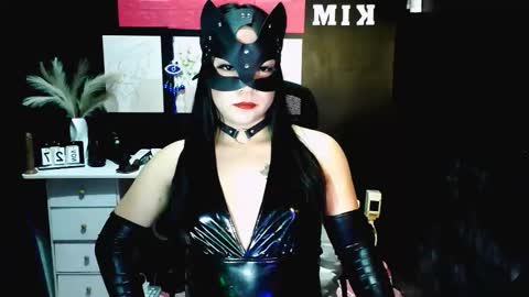 Snapshot of xxslutty_kim chatting on 11.27.25 xxslutty kim online show from 11.27.25