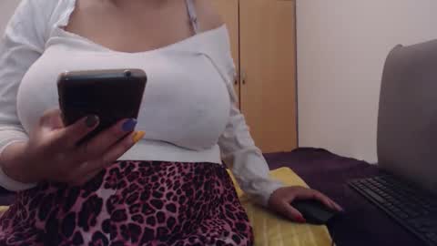 Snapshot of xxxbustybabe27x chatting on 10.14.25 Ayanda online show from 10.14.25