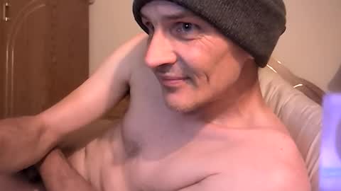 Snapshot of xxxfredmtlxxx chatting on 11.10.25 xxfredmtl18xx online show from 11.10.25