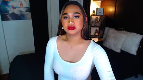 Snapshot of xxxgiganticoliviacummerxxx chatting on 12.15.24 OLIVIA online show from 12.15.24