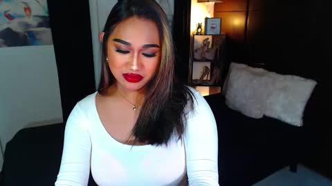 Snapshot of xxxgiganticoliviacummerxxx chatting on 12.15.24 OLIVIA online show from 12.15.24