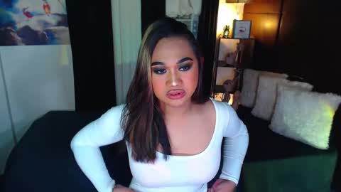 Snapshot of xxxgiganticoliviacummerxxx chatting on 12.19.24 OLIVIA online show from 12.19.24