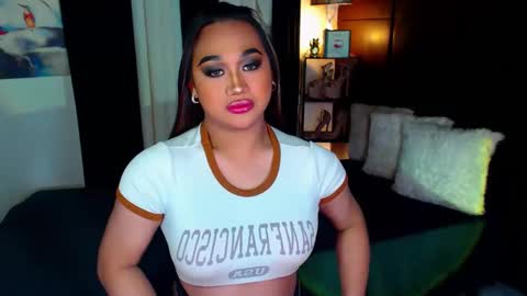 Snapshot of xxxgiganticoliviacummerxxx chatting on 12.20.24 OLIVIA online show from 12.20.24