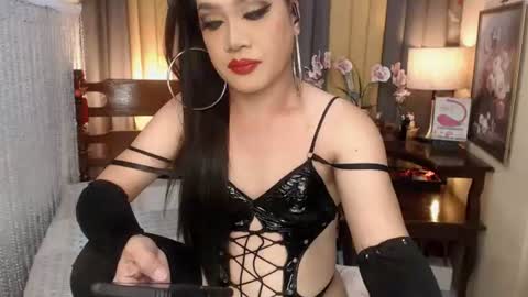 QUEENCY online show from 06.11.26