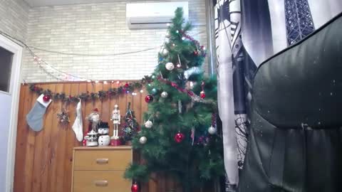 Snapshot of xxxnewlywedsxxx chatting on 12.17.25 Lana online show from 12.17.25