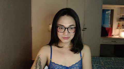 Snapshot of xxxsexydollxxx chatting on 12.16.25 Melissa online show from 12.16.25