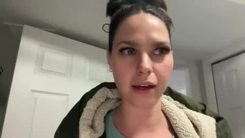 Snapshot of xyleialuv chatting on 02.22.25 Xylea Luv online show from 02.22.25